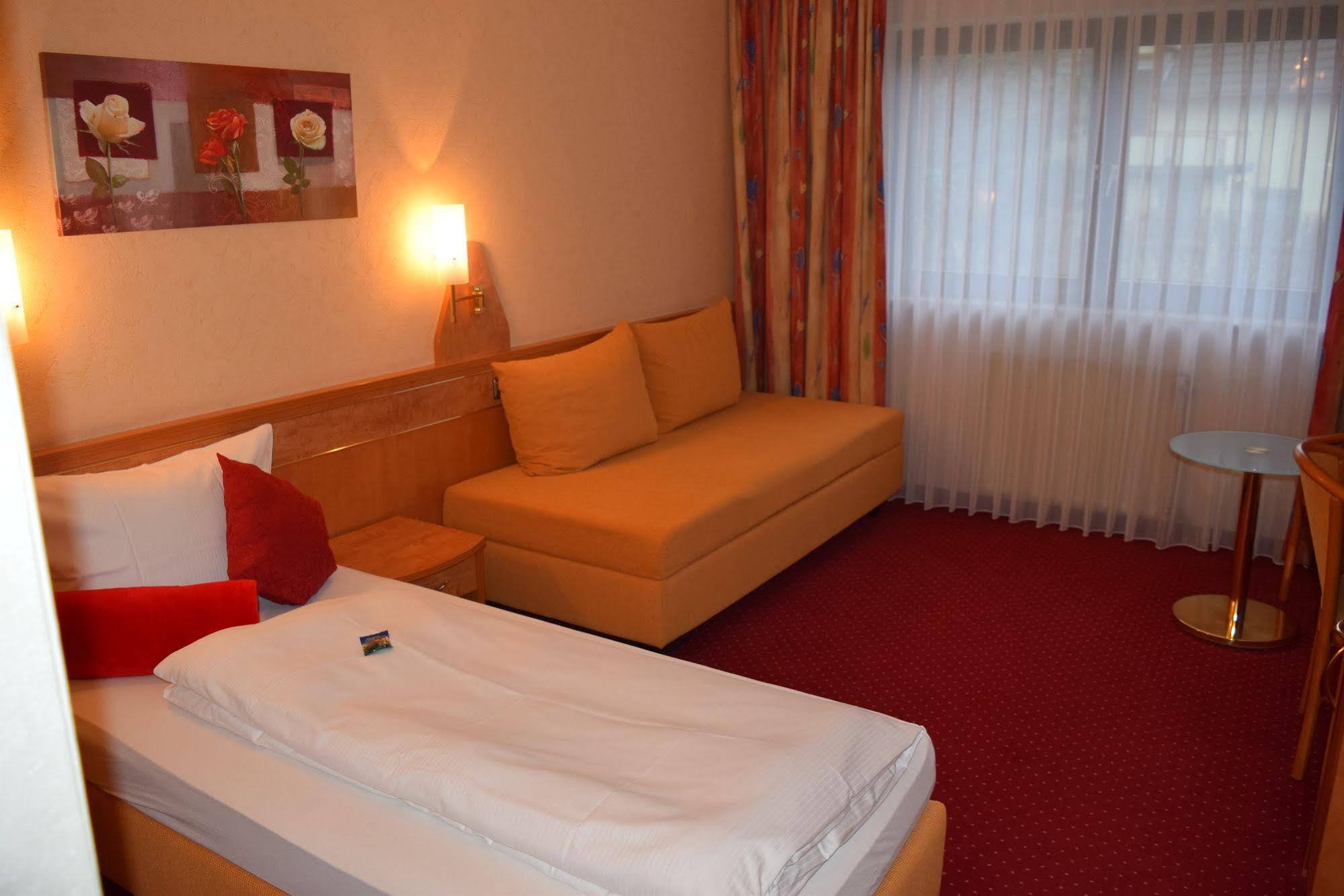 Hotel Zum Rosengarten ダルムシュタット エクステリア 写真