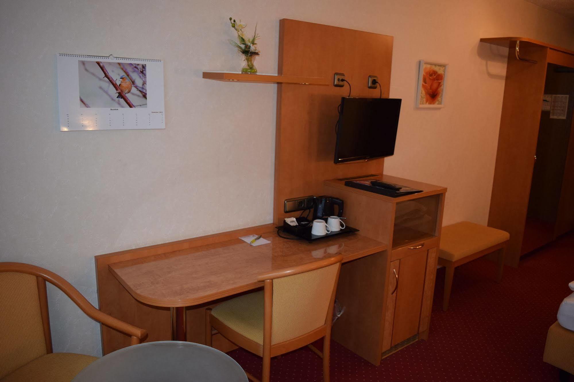 Hotel Zum Rosengarten ダルムシュタット エクステリア 写真