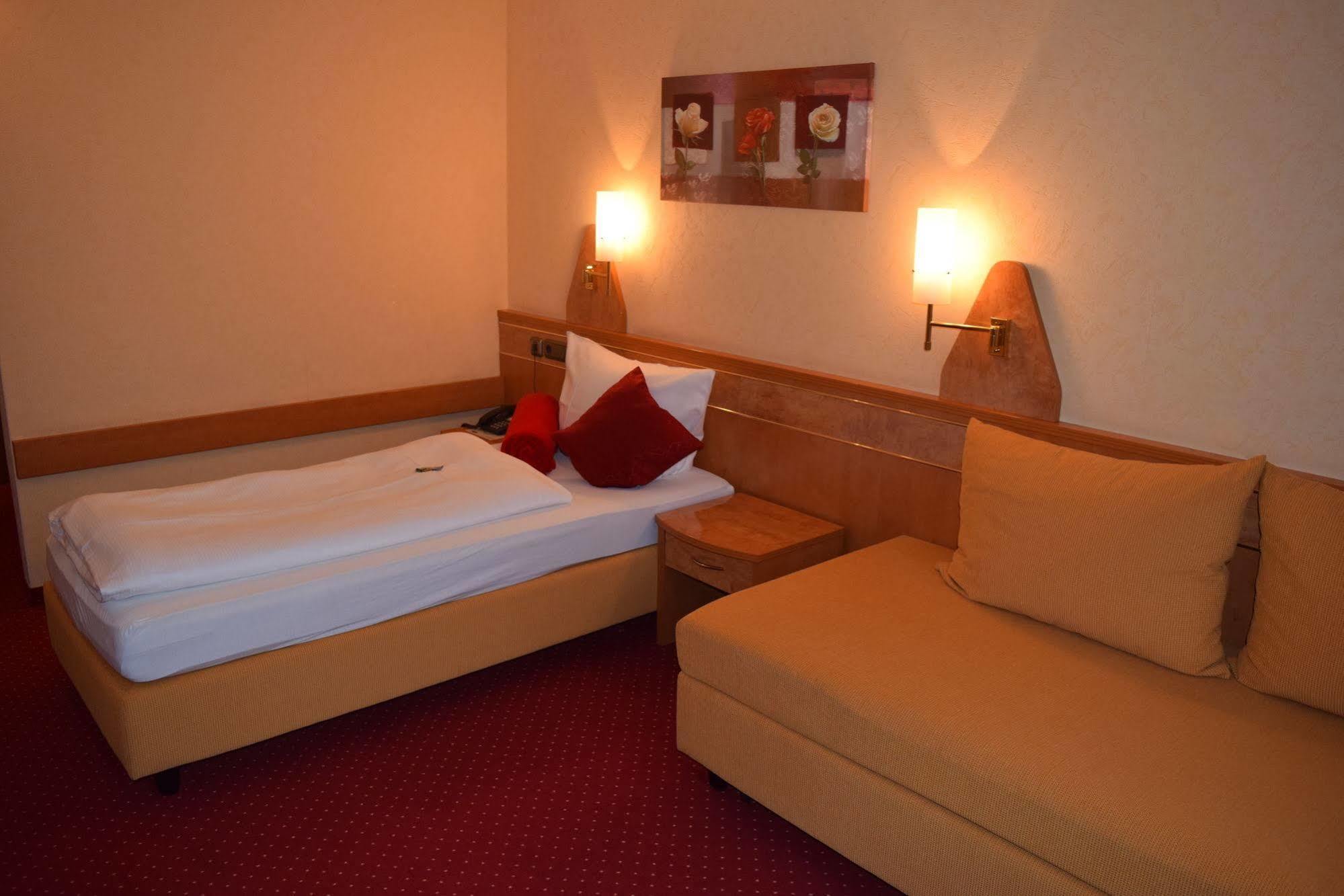 Hotel Zum Rosengarten ダルムシュタット エクステリア 写真